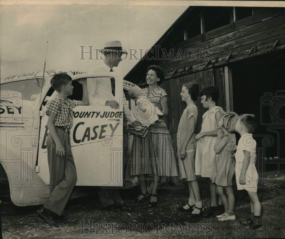 1950 Press Photo County Judge Bob Casey with His Family - hca79066