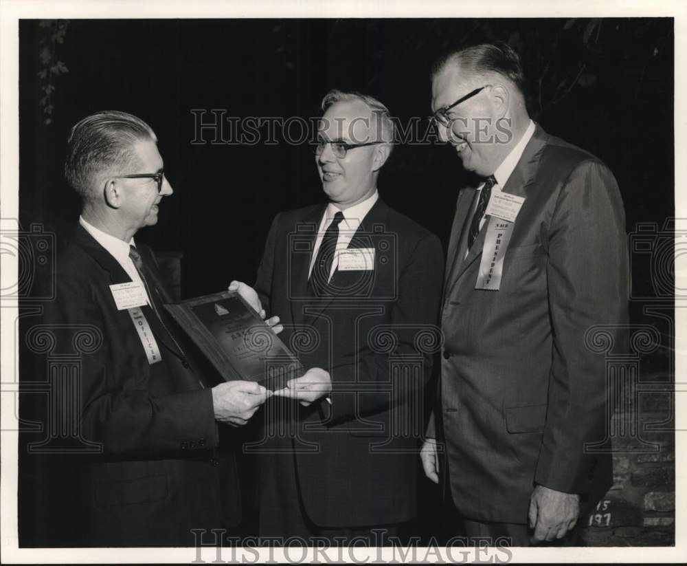 1962 Press Photo Award presentation - J.A. Caldwell, Humble Oil and Refining Co