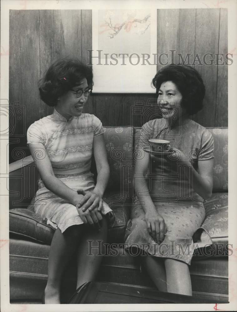 1964 Press Photo Chinese Consuls' Wives Visit Houston, Texas - hca79202