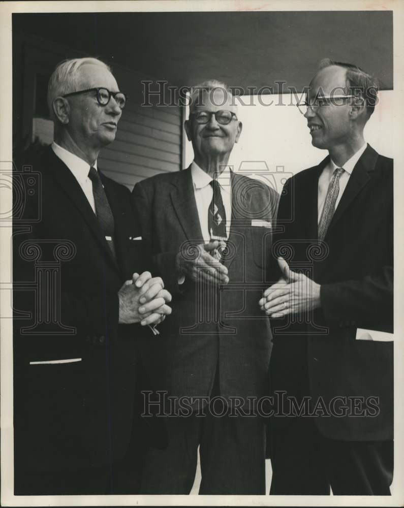 1961 Press Photo Previous pastors of Durkee Methodist Church reunite - hca79254