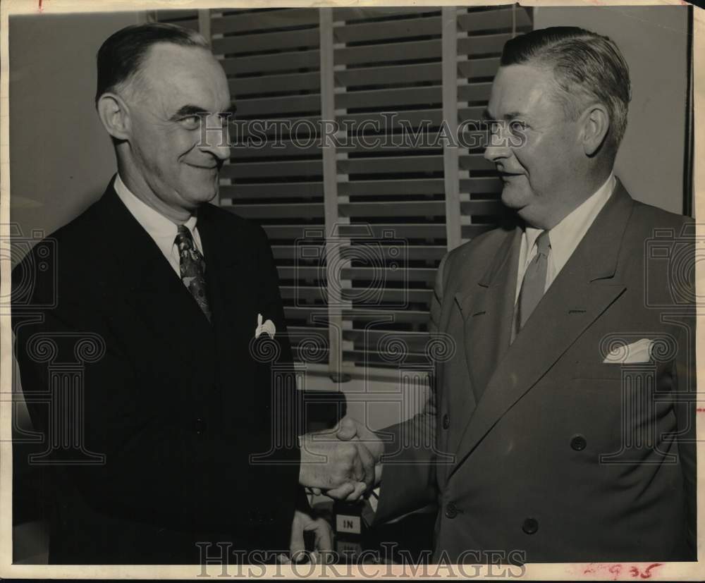 1951 Press Photo General Lucias Clay shakes hands - hca79842