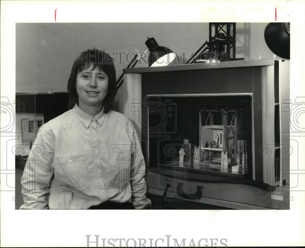 1989 Press Photo Designer Alison Chitty With Model for Opera &quot;New Year,&quot; Houston- Historic Images