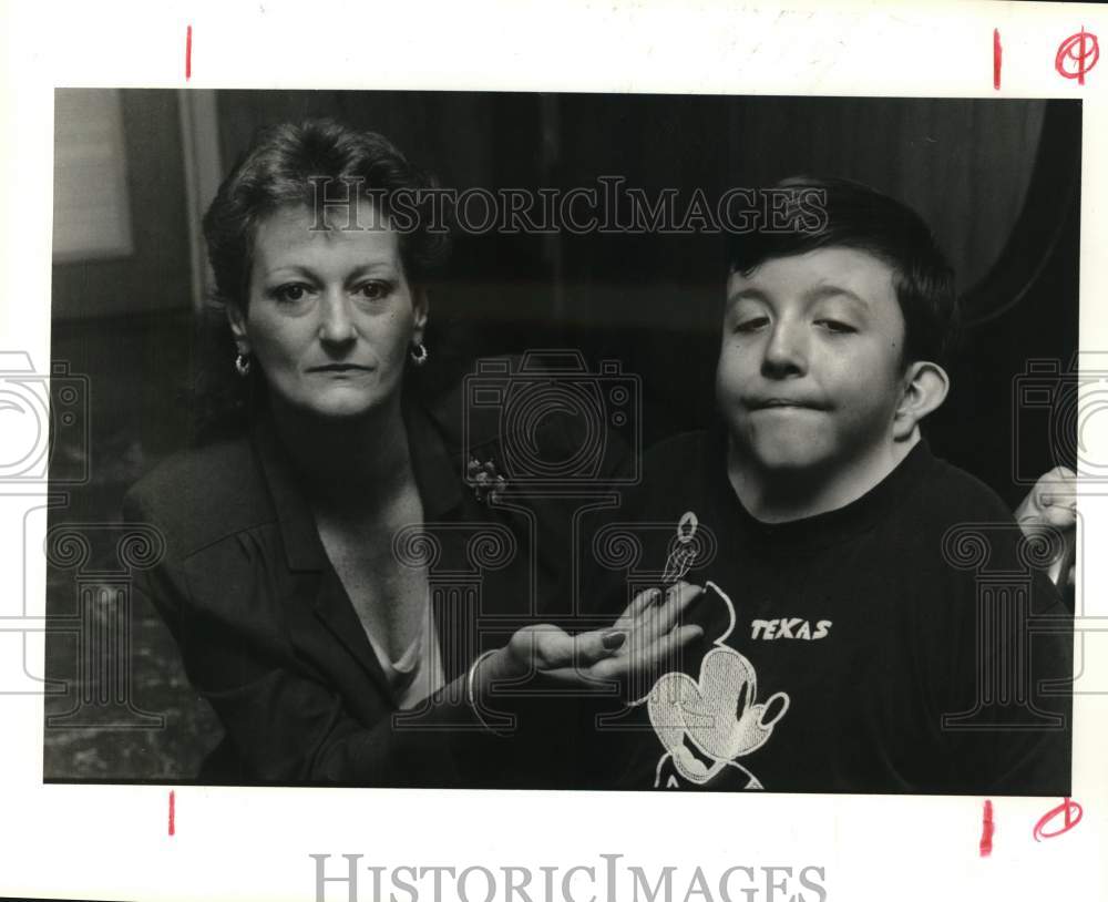 1990 Press Photo Victim Clifford Caudle and Mother Lana McLaine, Houston- Historic Images