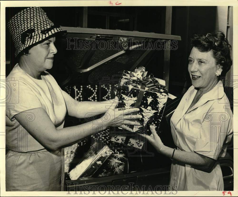 1961 Press Photo Houston Hedgecroft members Mrs. H.H. Abernathy, Mrs. P.W Newton