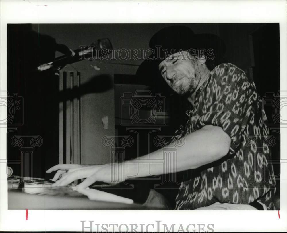 1990 Press Photo Musician Jon Cleary performs - hca80261- Historic Images