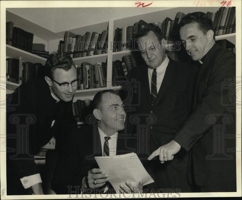 1964 Press Photo Association of Ministers of Greater Houston officers meet