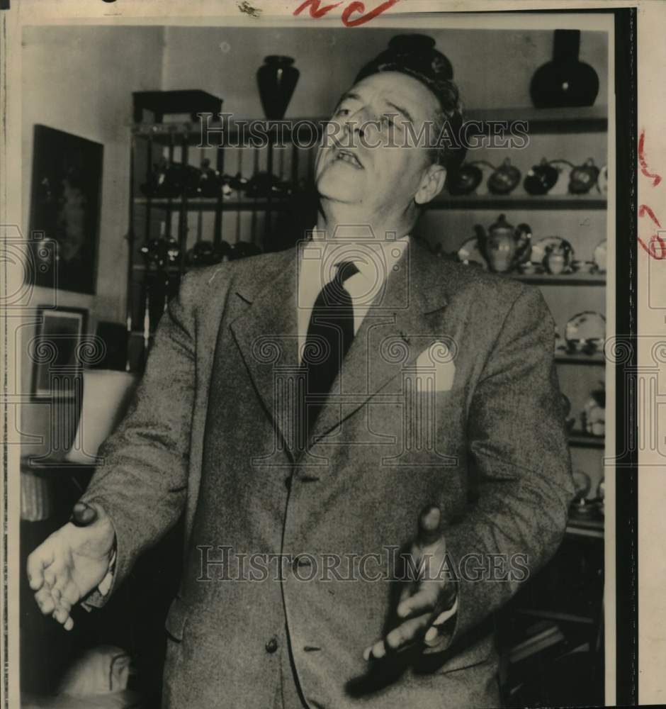 1951 Press Photo Theron Lamar Claudle making dramatic gesture - hca80400