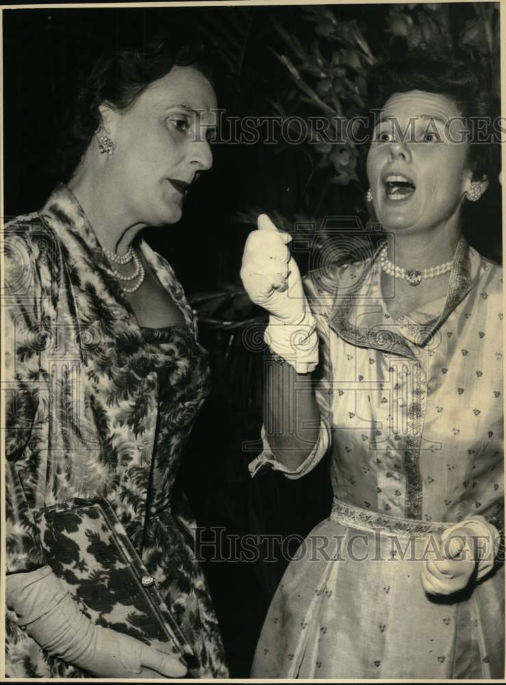 1959 Press Photo Lady Caccia and Mrs. Douglas Dillon at Sheraton Park Hotel