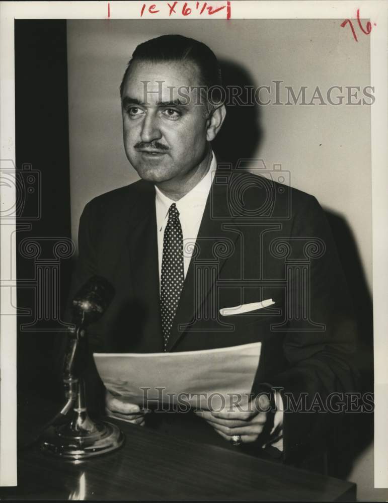 1957 Press Photo James Cage, ICT Insurance Company at Dallas press conference