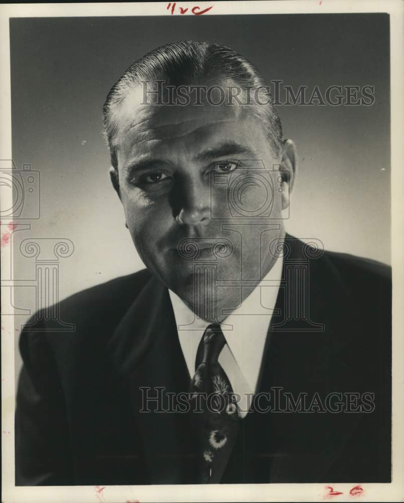 1949 Press Photo Lester L. Colbert, VP of Chrysler Corporation, Dodge