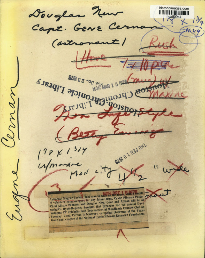 1975 Press Photo Astronaut Eugene Cernan holds Allison Brannon, Douglas New; TX