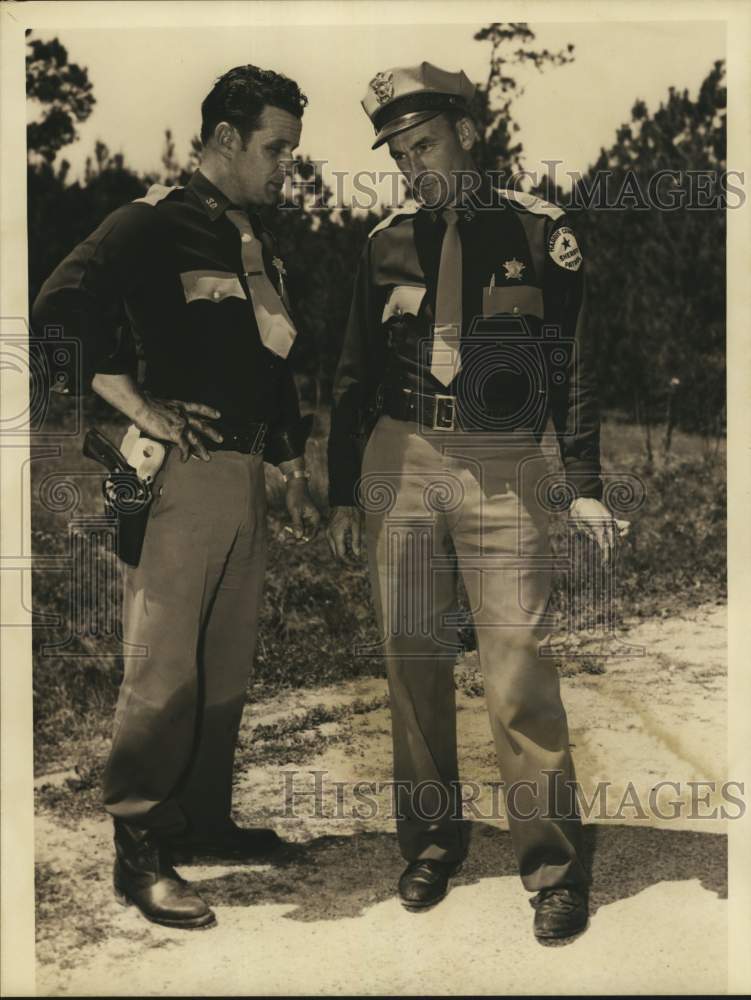 1958 Press Photo Deputy John Conley & Deputy Glenn Campbell Houston Sheriff Dept