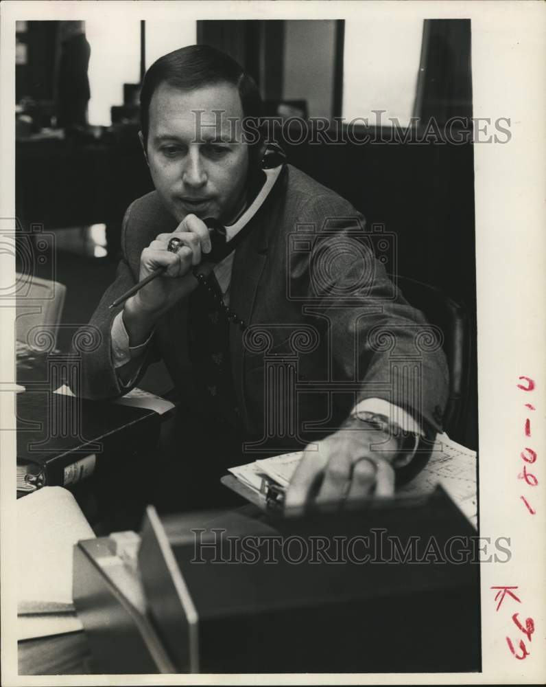 1971 Press Photo Bert Clark named Houston Security Traders Association president- Historic Images