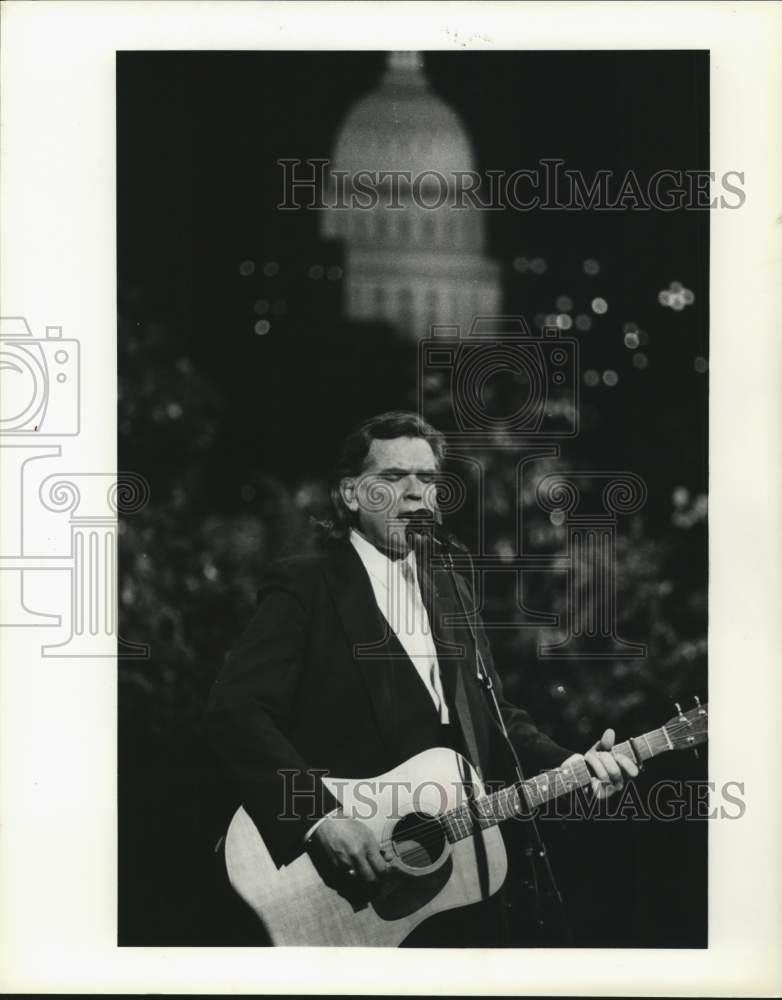 1990 Press Photo Country musician Guy Clark performs on Austin City Limits- Historic Images