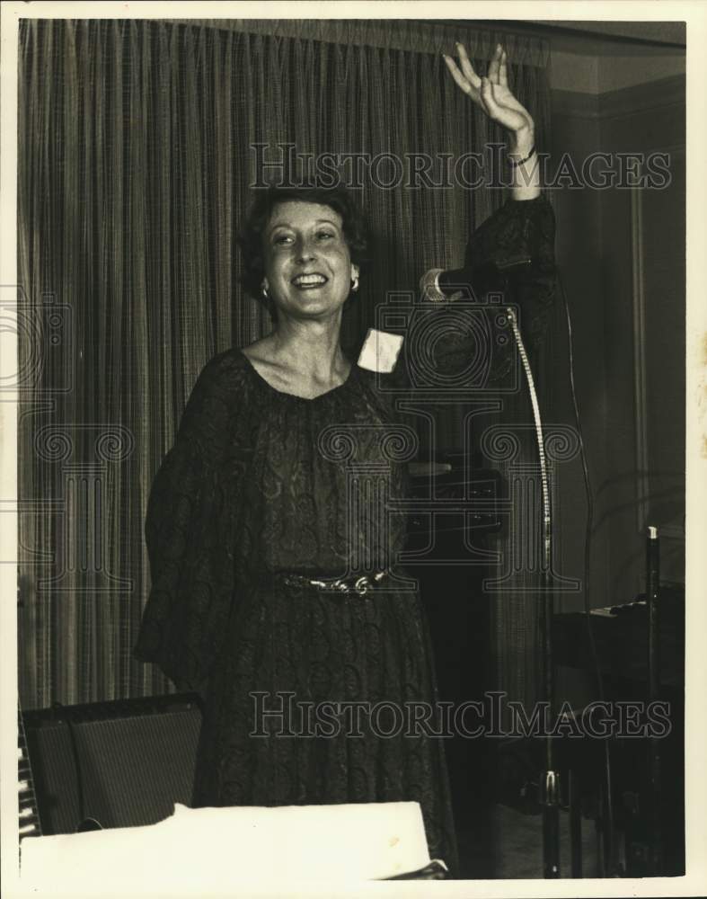 1982 Press Photo EnCorps&#39; Susan P. Campbell Awards Ellen Kelly, Houston Symphony- Historic Images