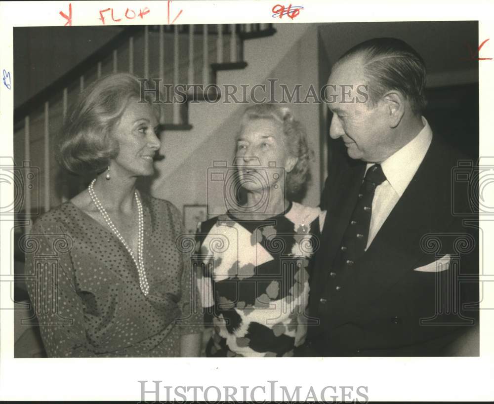 1980 Press Photo Party Hostess Ruth Chambers with Mary and Charles Hare