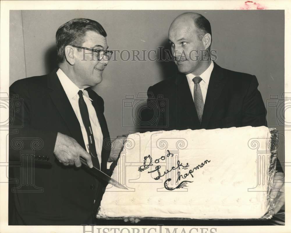 1960 Press Photo W. Kyle Chapman and Luster Allen Ready to Cut Good Luck Cake