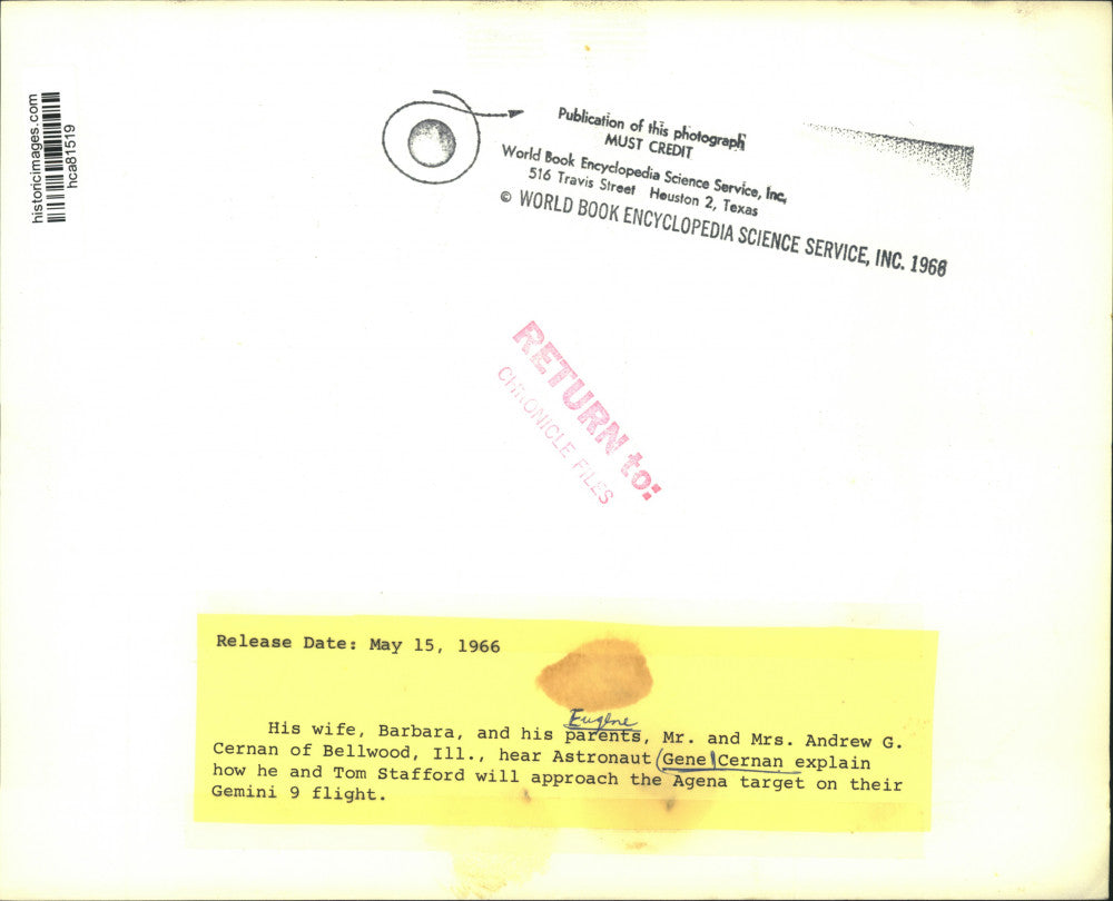 1966 Press Photo Astronaut Eugene Cernan explain flight to wife and parents