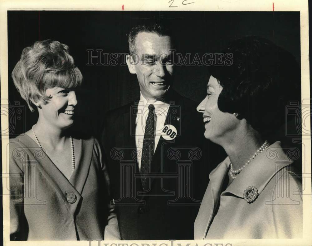 1967 Press Photo Astronaut & Mrs Eugene Cernan with Mrs. Thomas Royce at benefit