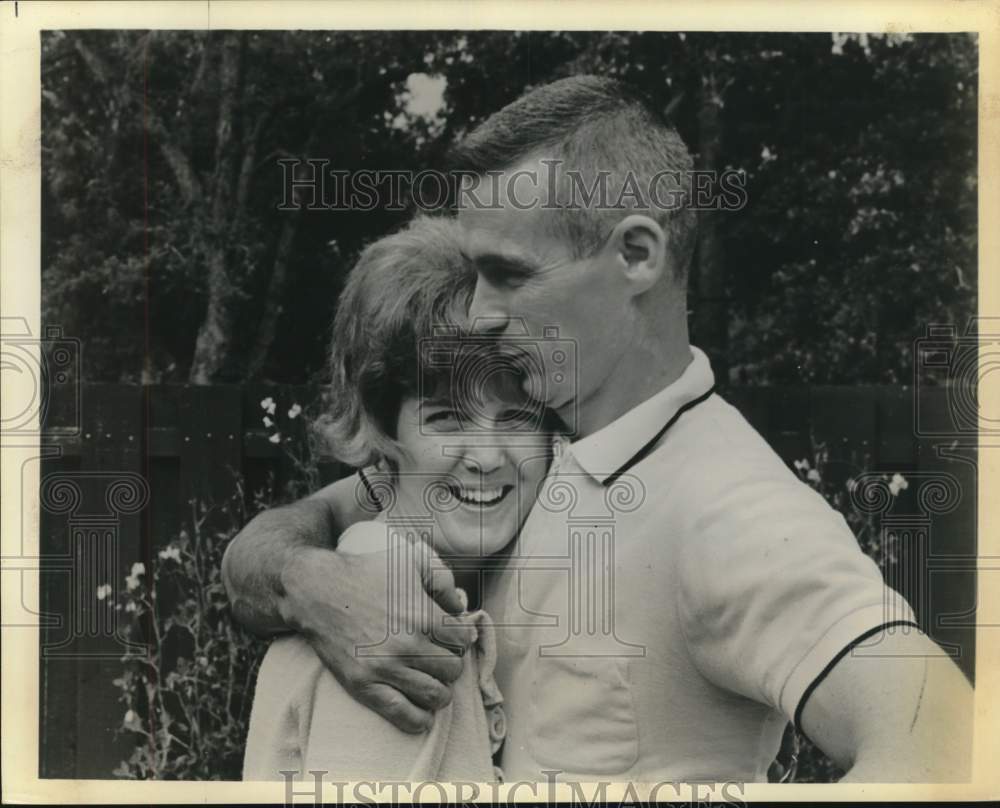 1966 Press Photo Astronaut Gene Cernan & wife Barbara both plan for big flights.
