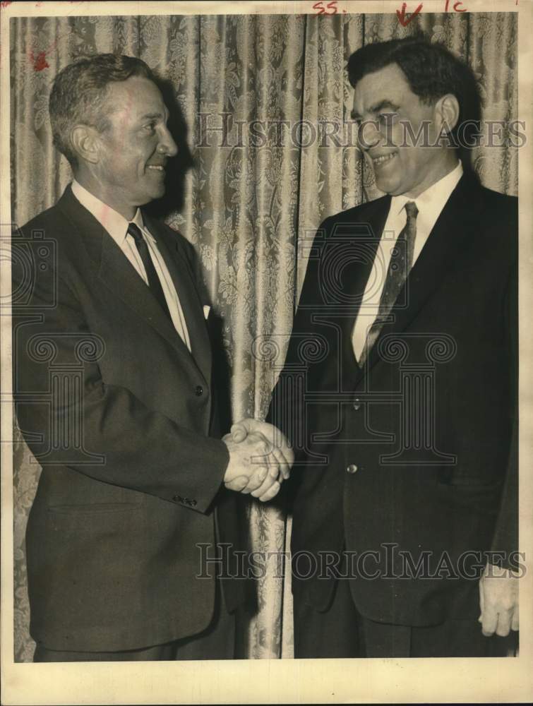 1958 Press Photo Former Houston Police Chief Ray Ashworth shakes hands