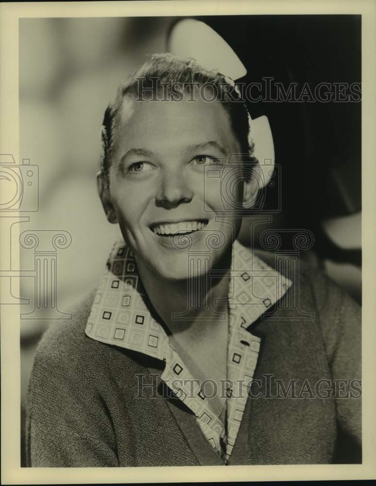 Press Photo Alan Copeland of &quot;Your Hit Parade&quot; - hca82105- Historic Images