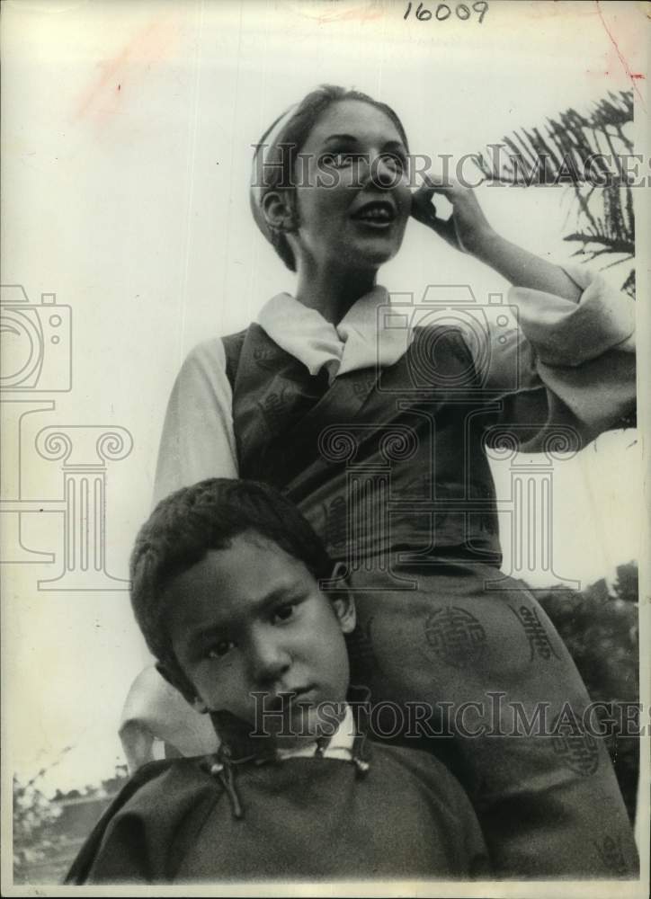 1969 Press Photo Queen Hope Namgyal with Prince Palden, Her Son in Sikkim