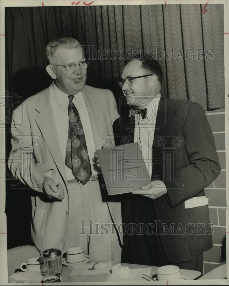 1953 Press Photo Houston Police Chief Morrison at party for Orie Collins.