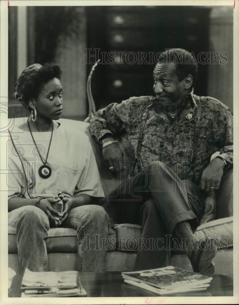 Press Photo Actor Bill Cosby with cast member of the Bill Cosby Show.- Historic Images