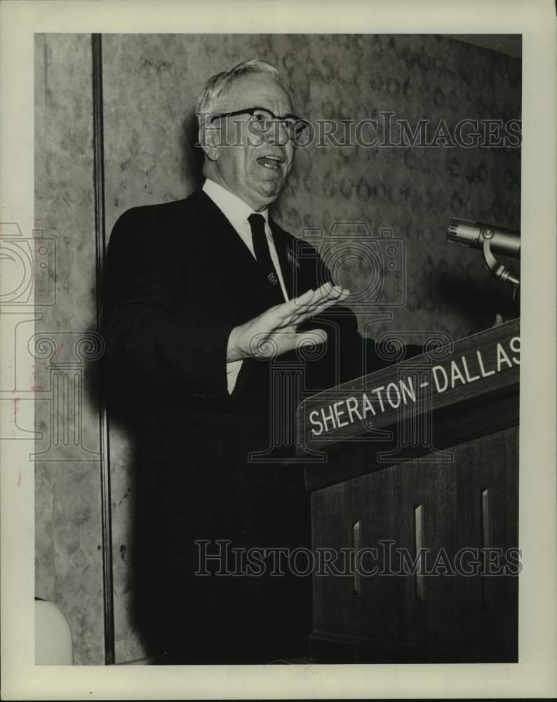 1960 Press Photo Carr P. Collins of Dallas speaks at the Sheraton - hca82589