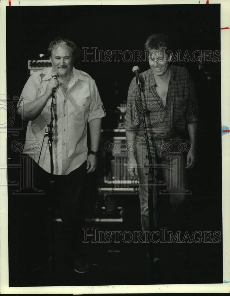 1986 Press Photo David Crosby, Graham Nash perform at Rockefeller&#39;s - hca82802- Historic Images