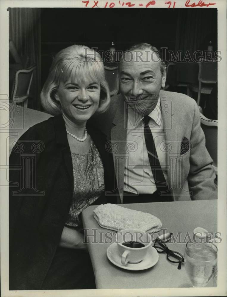 1964 Press Photo Wrestling promoter Sid Balkin &amp; friend have coffee; Los Angeles- Historic Images