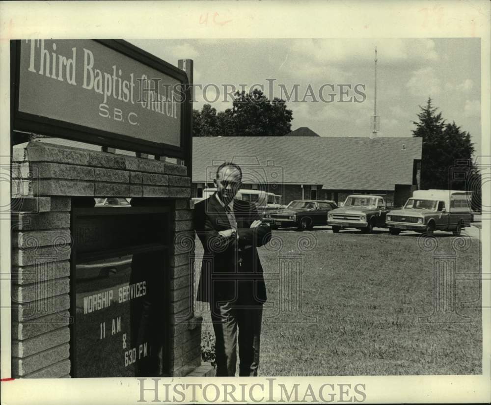 1972 Press Photo Pastor Jesse R. Campbell Outside Third Baptist Church Sign