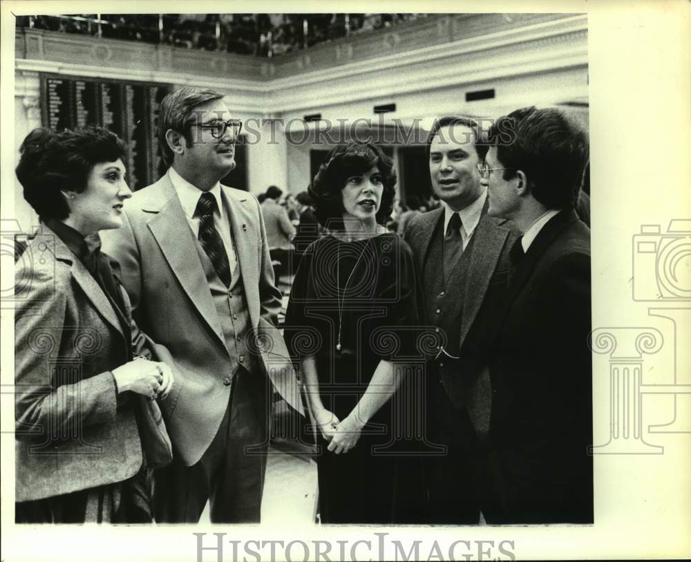 1979 Press Photo Texas State Reps. Bill Caraway & Chase Untermeyer and others