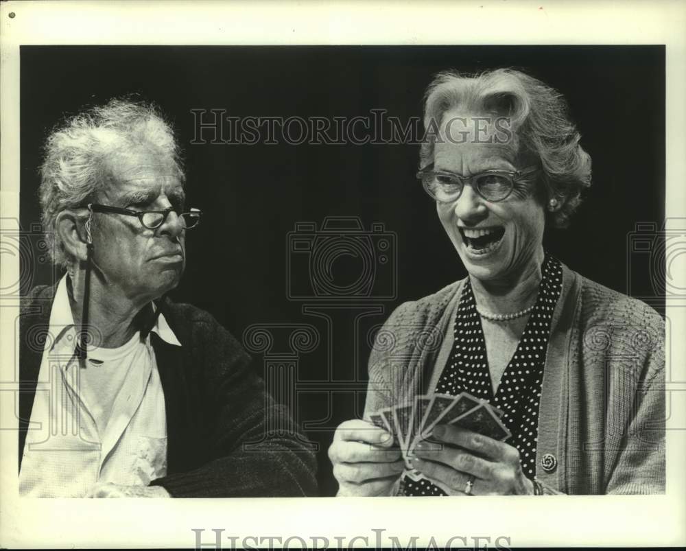 1989 Press Photo Hume Cronyn and Jessica Tandy play cards in &quot;The Gin Game&quot; play- Historic Images