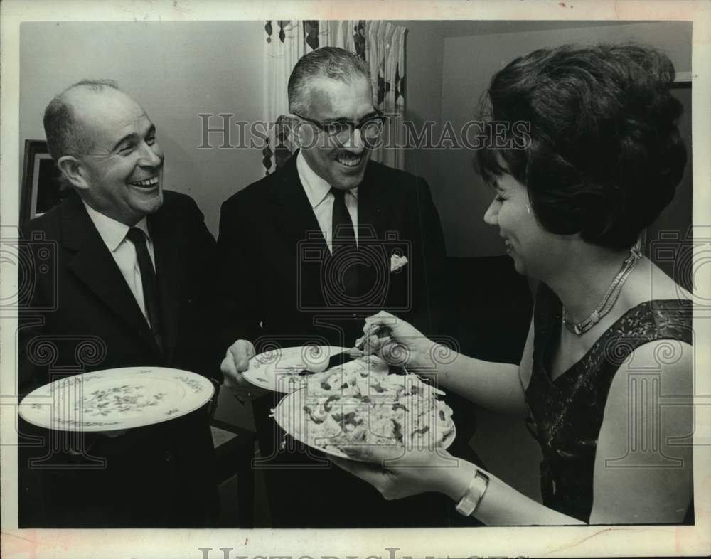1967 Press Photo Houston- Louis Magnat and Argentine Consul Alejandro Caride