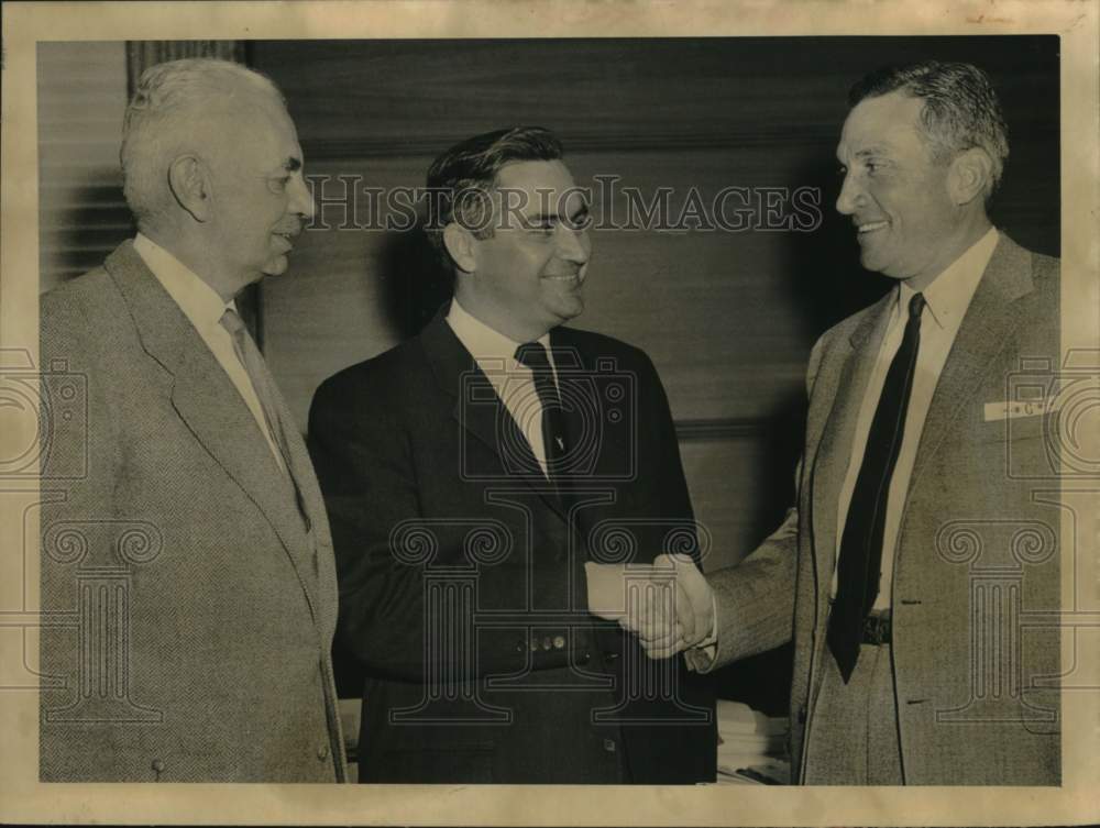 1958 Press Photo Houston Mayor Lewis Cutrer greets two gentlemen. - hca83595