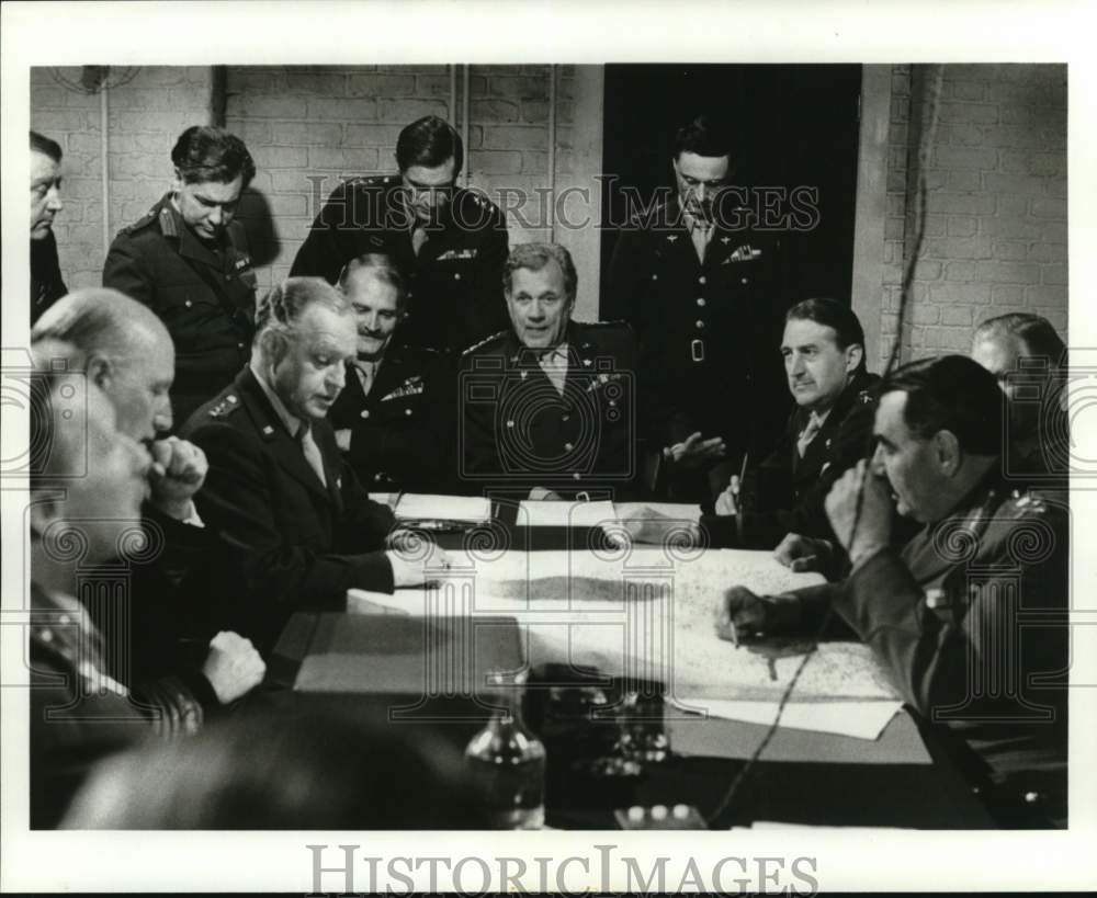 1981 Press Photo Actor Joseph Cotten in a Scene with Others - hca83728- Historic Images