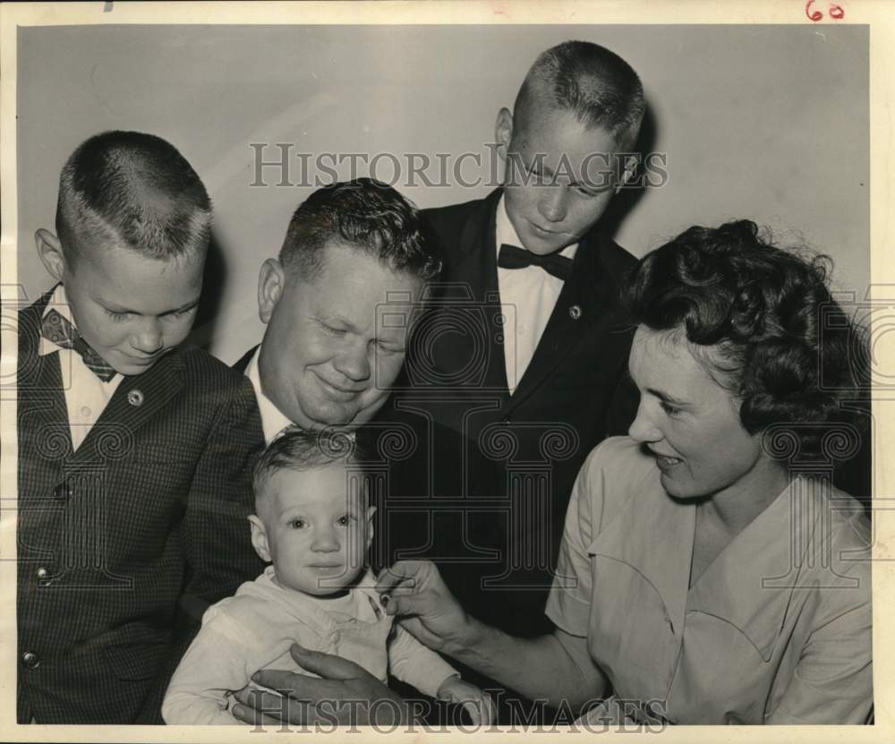 1961 Press Photo Mr. and Mrs. T. J. Cromeens & Three Sons in Pasadena, Texas