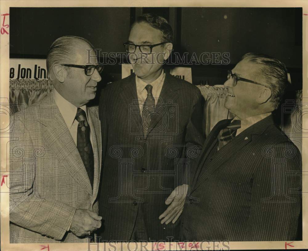 1976 Press Photo Men honored for outstanding performance in Texas construction
