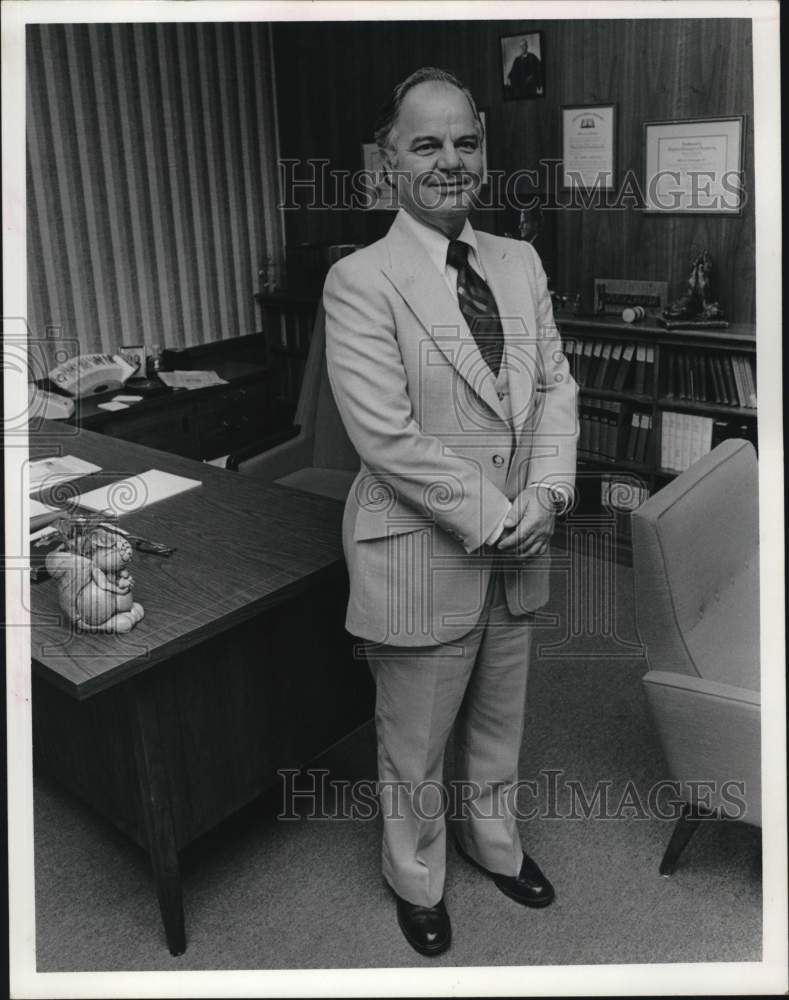 1977 Press Photo Dr. Milton Cunningham, Pastor, Westbury Baptist Church, Houston
