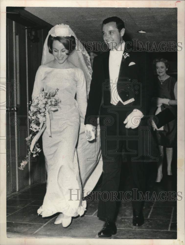 1966 Press Photo Newly Wed Mr. and Mrs. Richard Bernard Curran, Jr., Houston