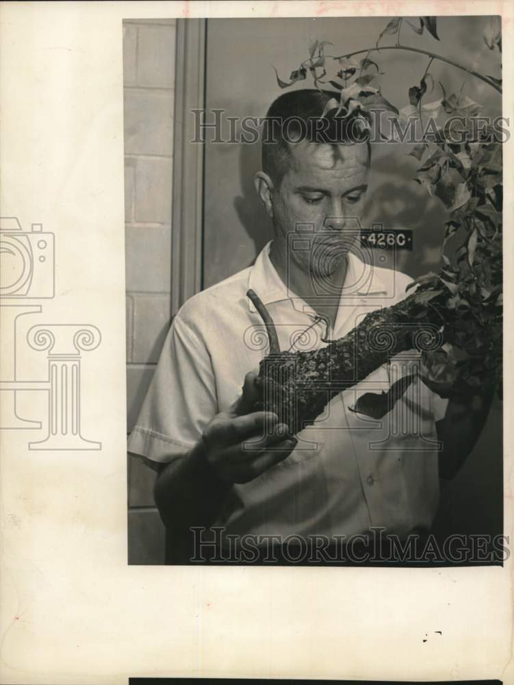 1960 Press Photo Houston Police Employee R. F. Crawford - hca84571