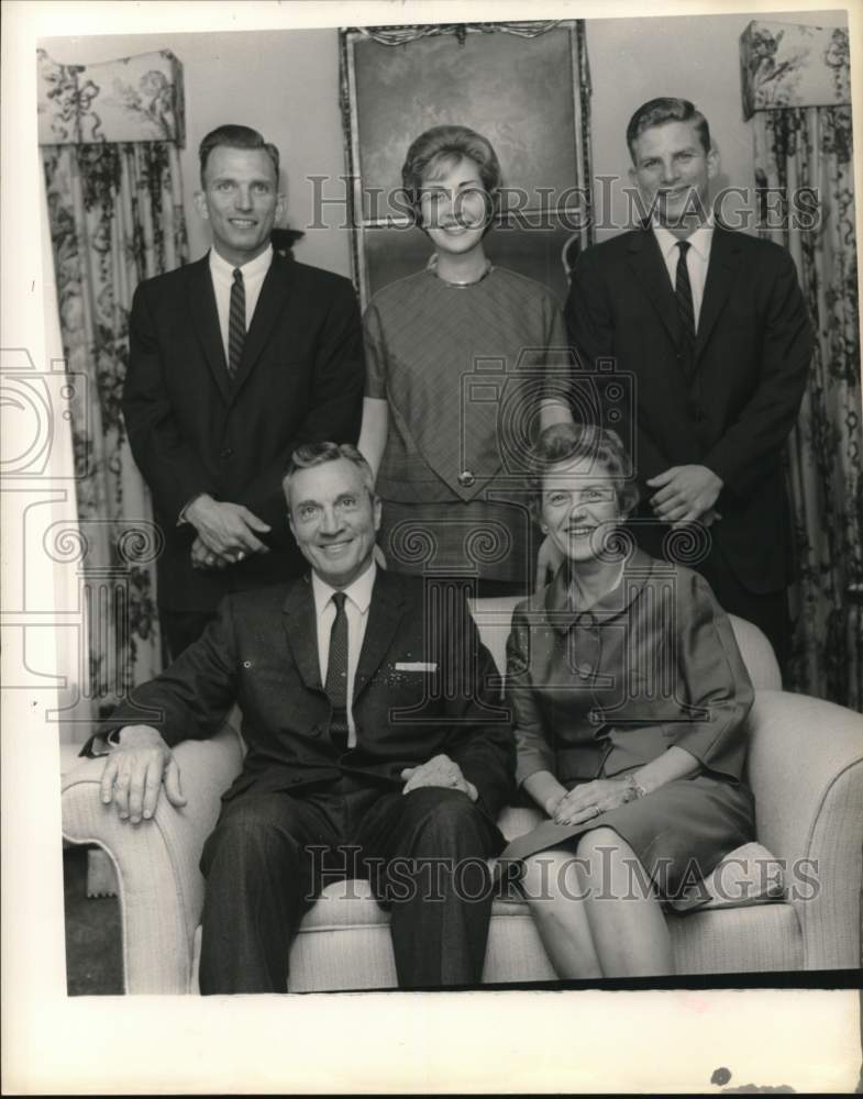1961 Press Photo Mayor Lewis Cutrer and his family. - hca84606