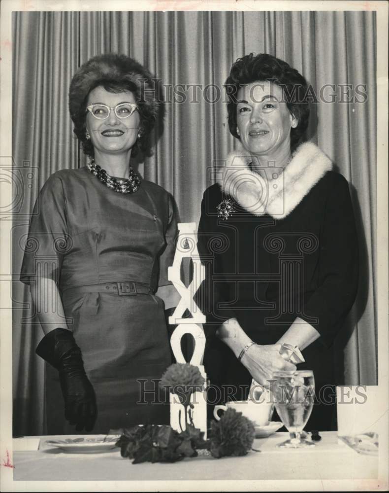 1962 Press Photo Mrs Sherwood Crane and Mrs James E Wilson at Panhellenic lunch