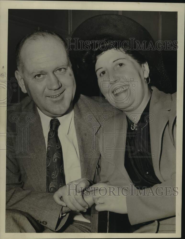 1956 Press Photo Charged Murderer, Elton Tuck with Woman - hca85240