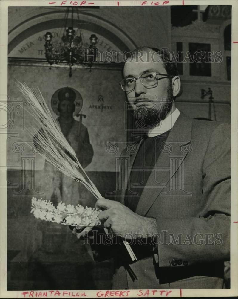 1974 Press Photo Reverend Nicholas Triantfilou uses wheat, crowns for funerals.