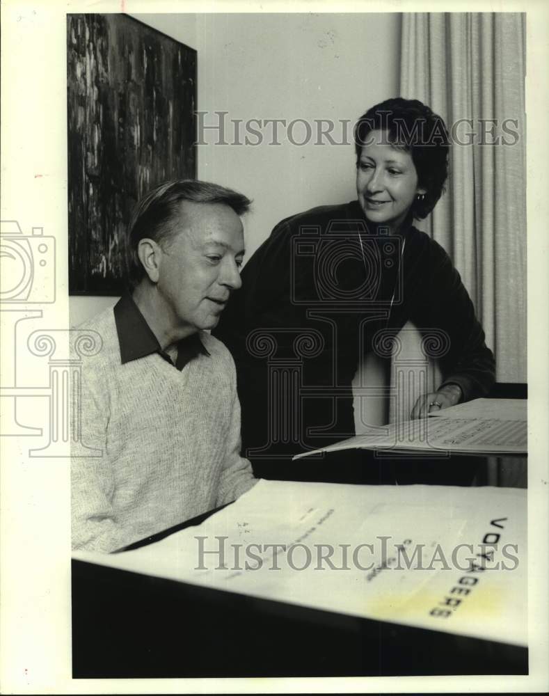 1984 Press Photo Composer Paul Cooper and wife C.E. Cooper Compose Winter Poems- Historic Images