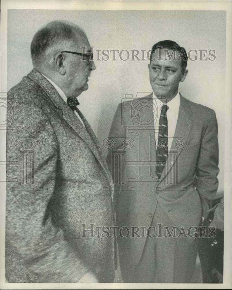 1957 Press Photo Dr. Henry Petersen, Bert Tunks converse - hca85580