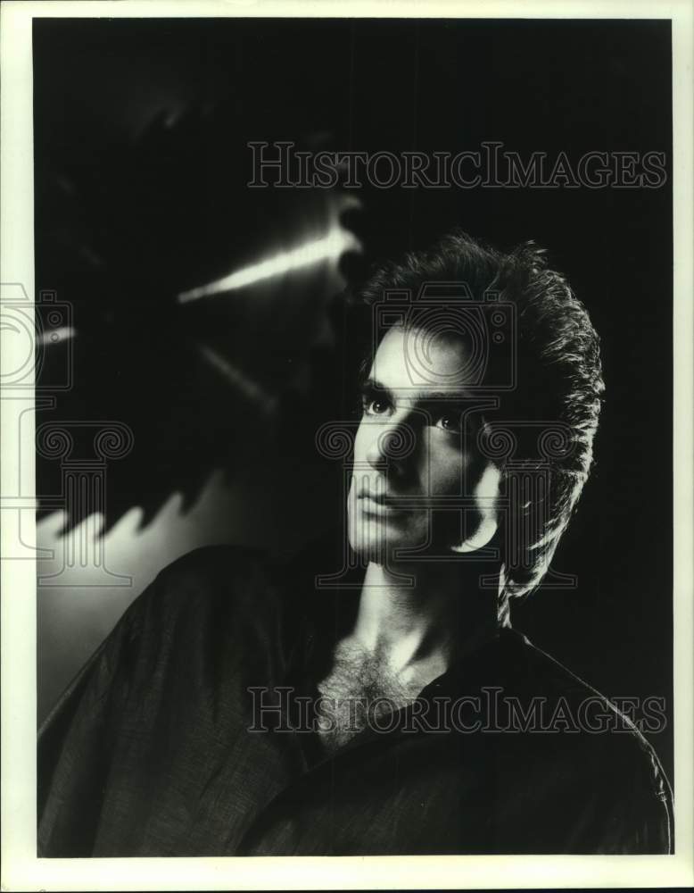 1988 Press Photo Magician David Copperfield performs with buzz saw. - hca85667- Historic Images